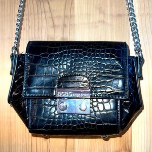 Chic black purse & chain strap